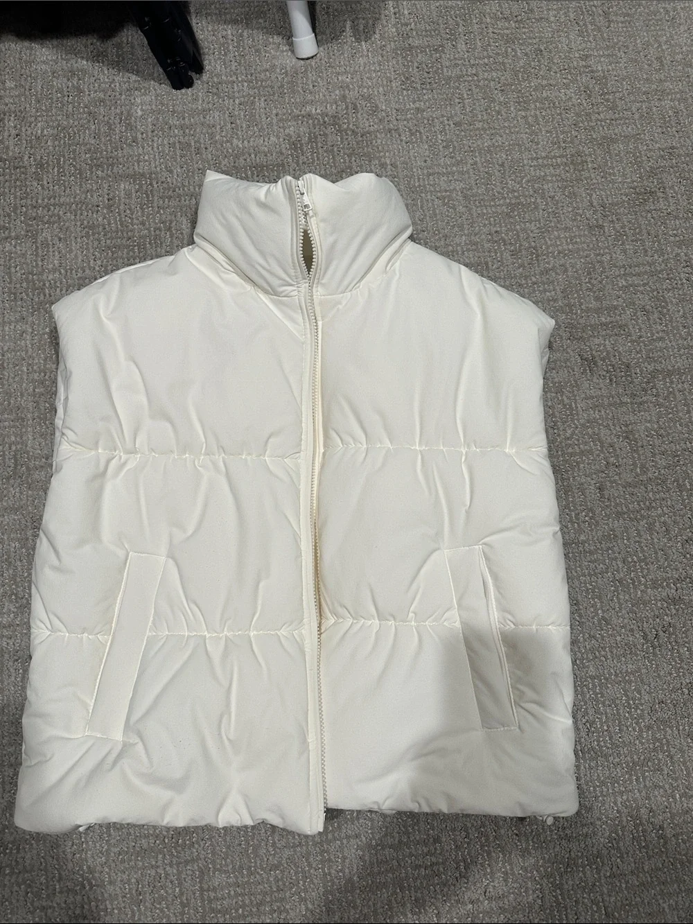 Alo yoga puffer vest - Picture 2 of 12